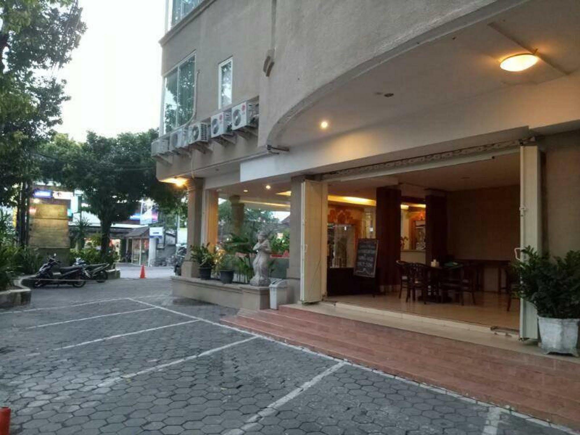 Reddoorz @ Raya Kuta Hotel Kuta Lombok Eksteriør billede